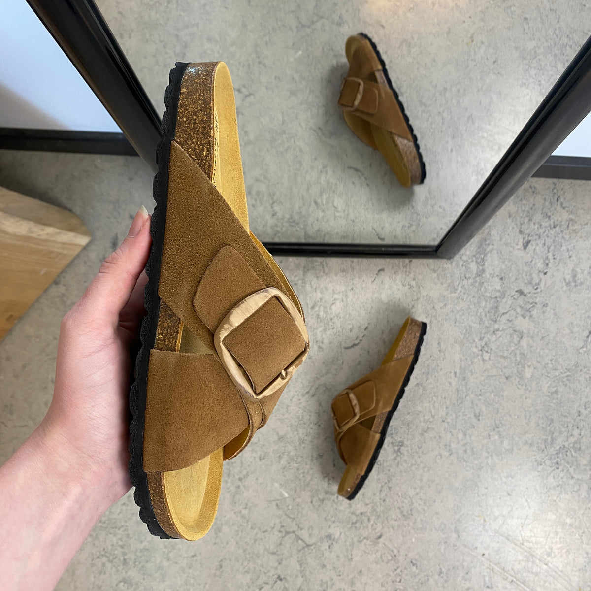 Brun slip on sandal med dobbelt rem