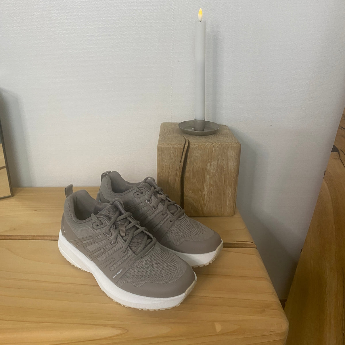 Gaitline Advance Lite – Stødabsorberende komfort i beige med hvid bund