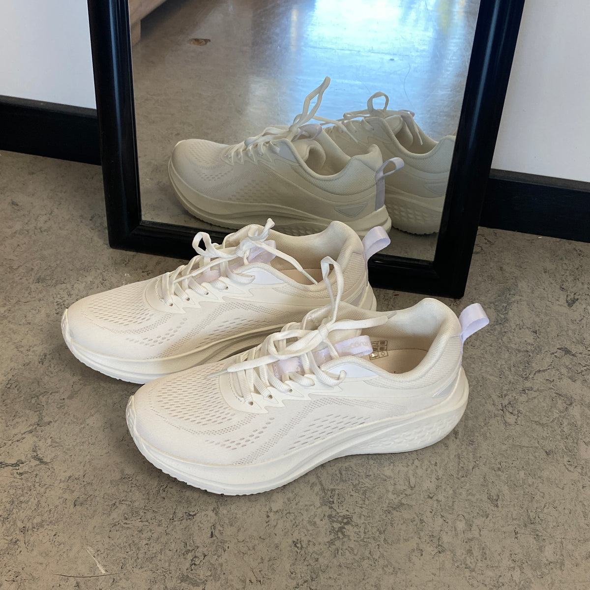 Rugged Gear Simple Sport – let og komfortabel sneaker i hvid