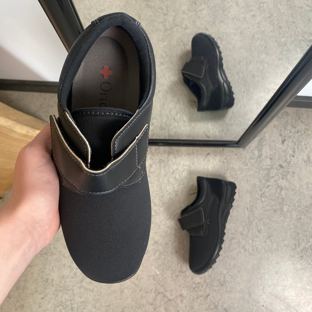 OrtoMed komfortsko med velcro – nem pasform og stabil støtte