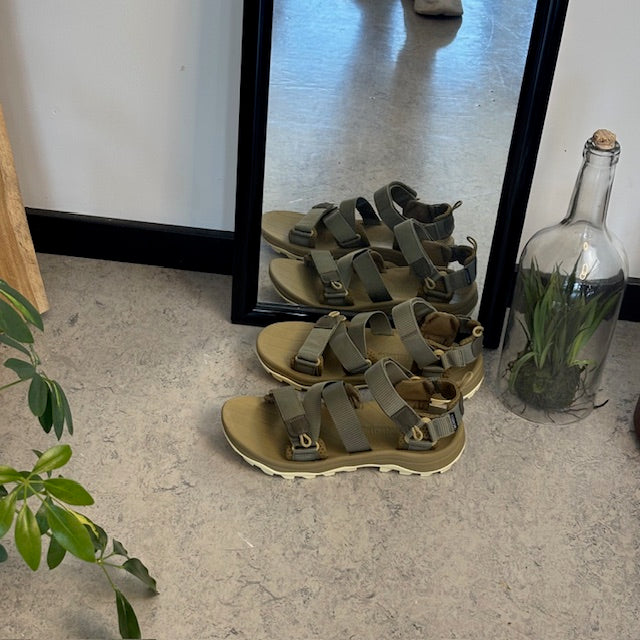 Grøn letvægts vandresandal til mænd med god svangstøtte