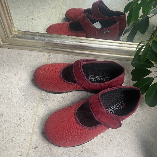 Rød ballerina med velcro og god plads