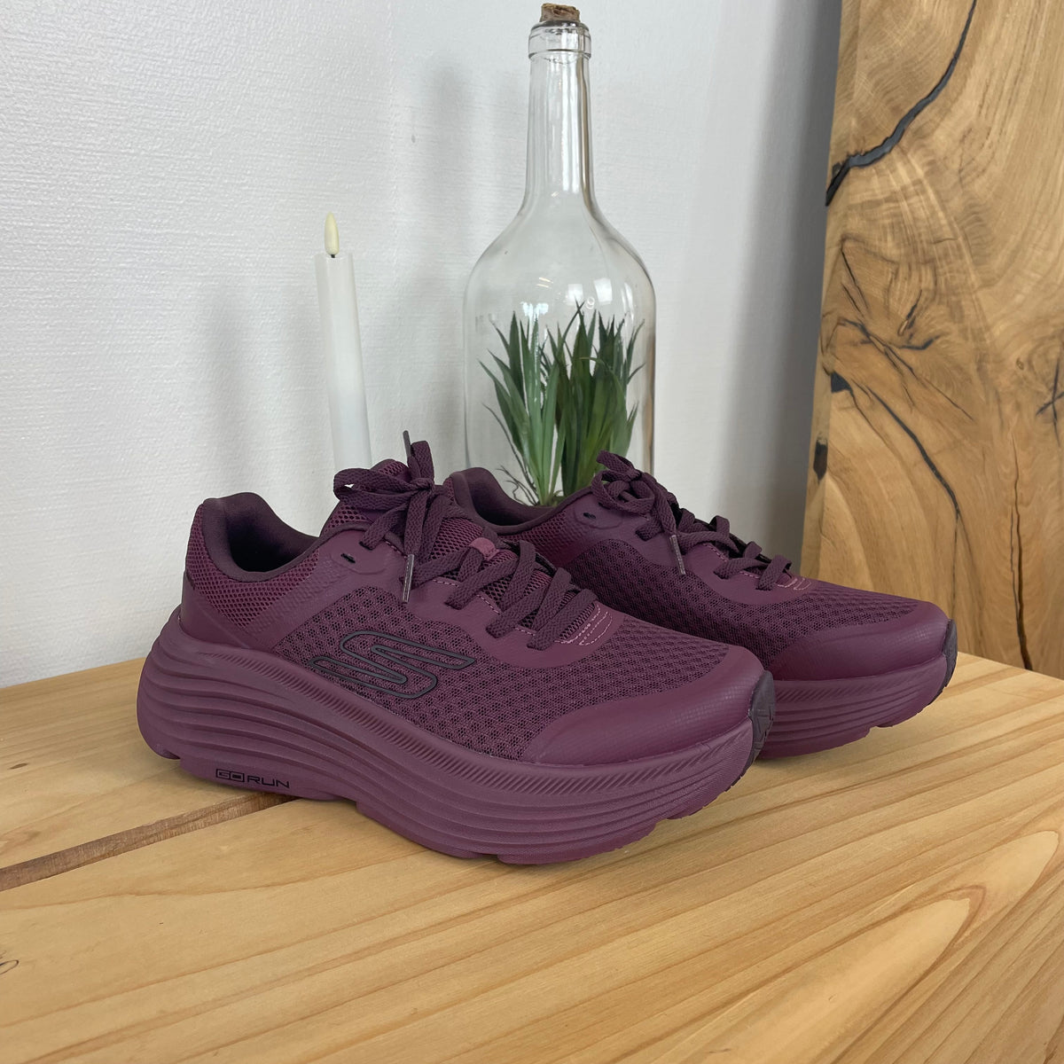 Bordeux Skechers Max Cushioning Endeavour – stødabsorberende komfort