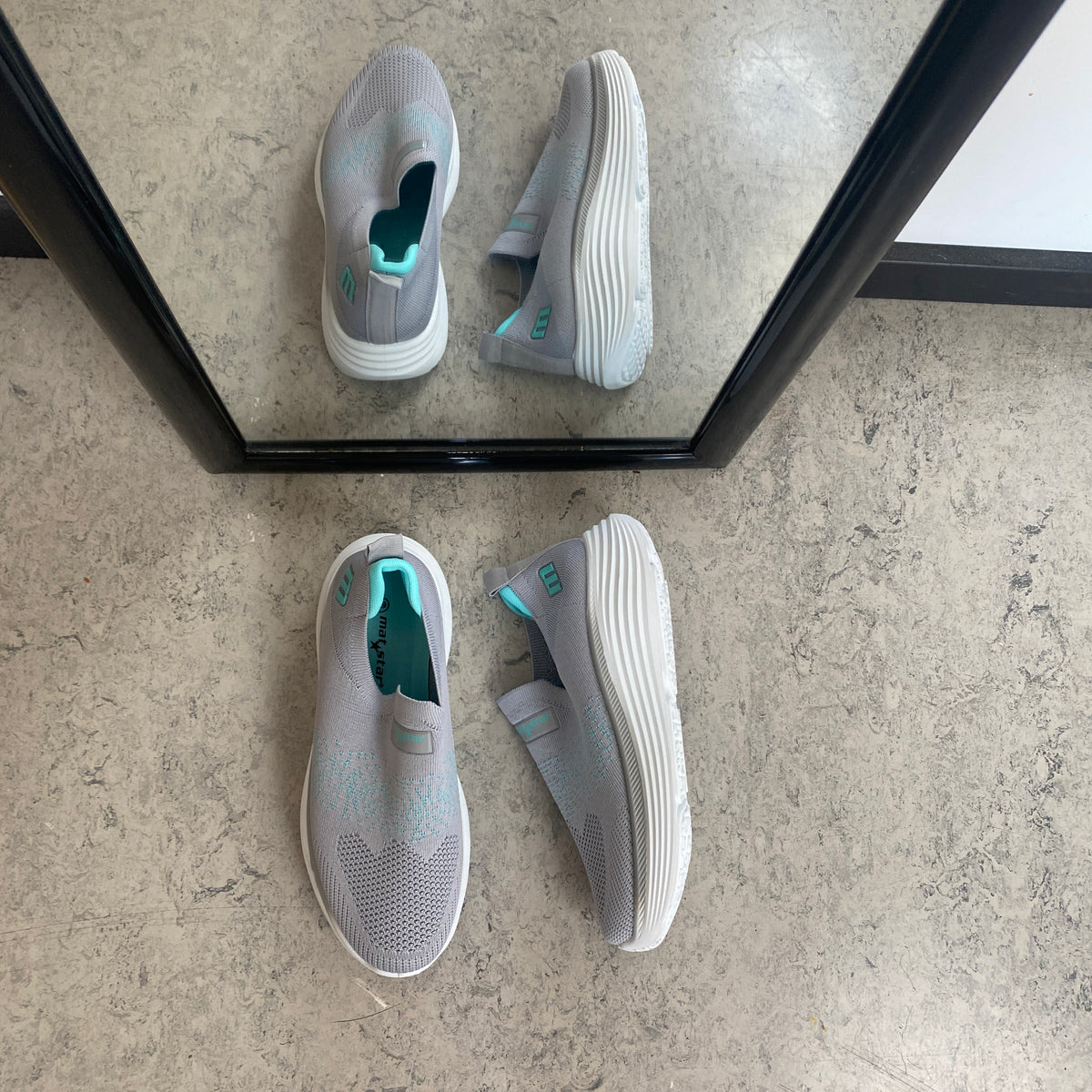 Grå slip-on komfort sneaker med stødabsorbering & åndbart strik