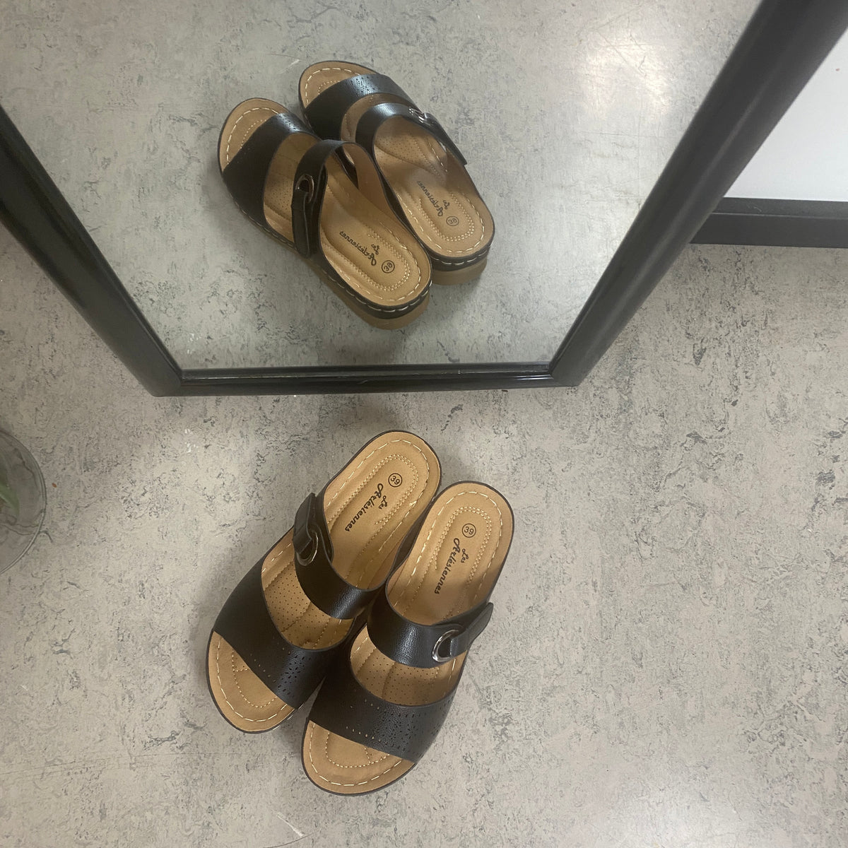 Kilehæl sandal – sort model