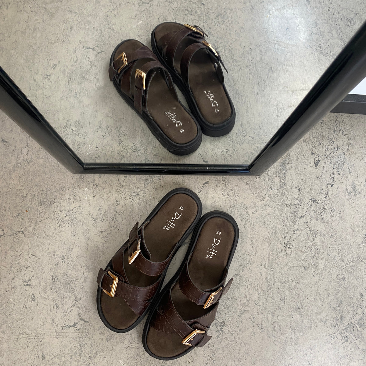 Mørkebrun, komfortabel Duffy sandal med justerbare remme & stabil sål