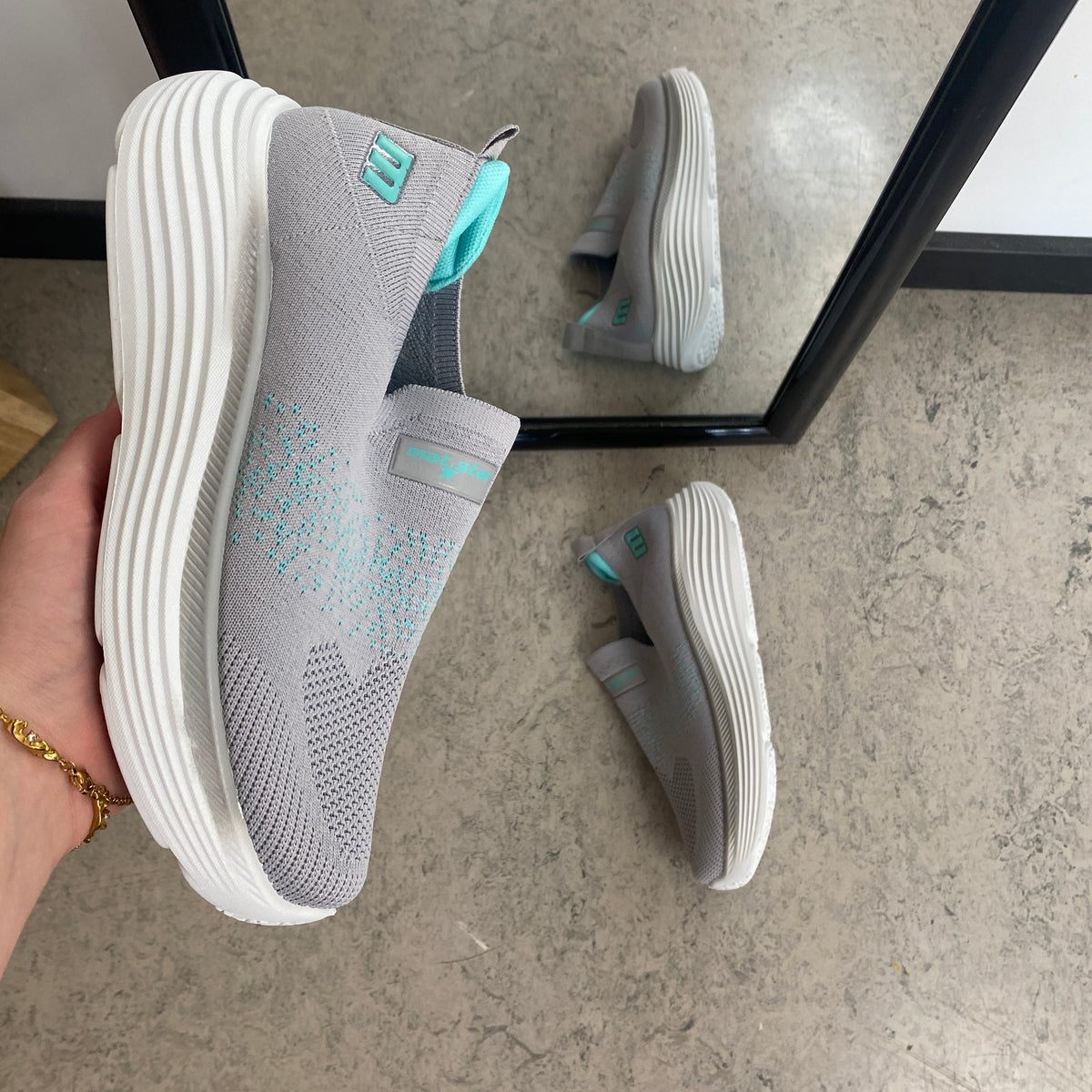 Grå slip-on komfort sneaker med stødabsorbering & åndbart strik