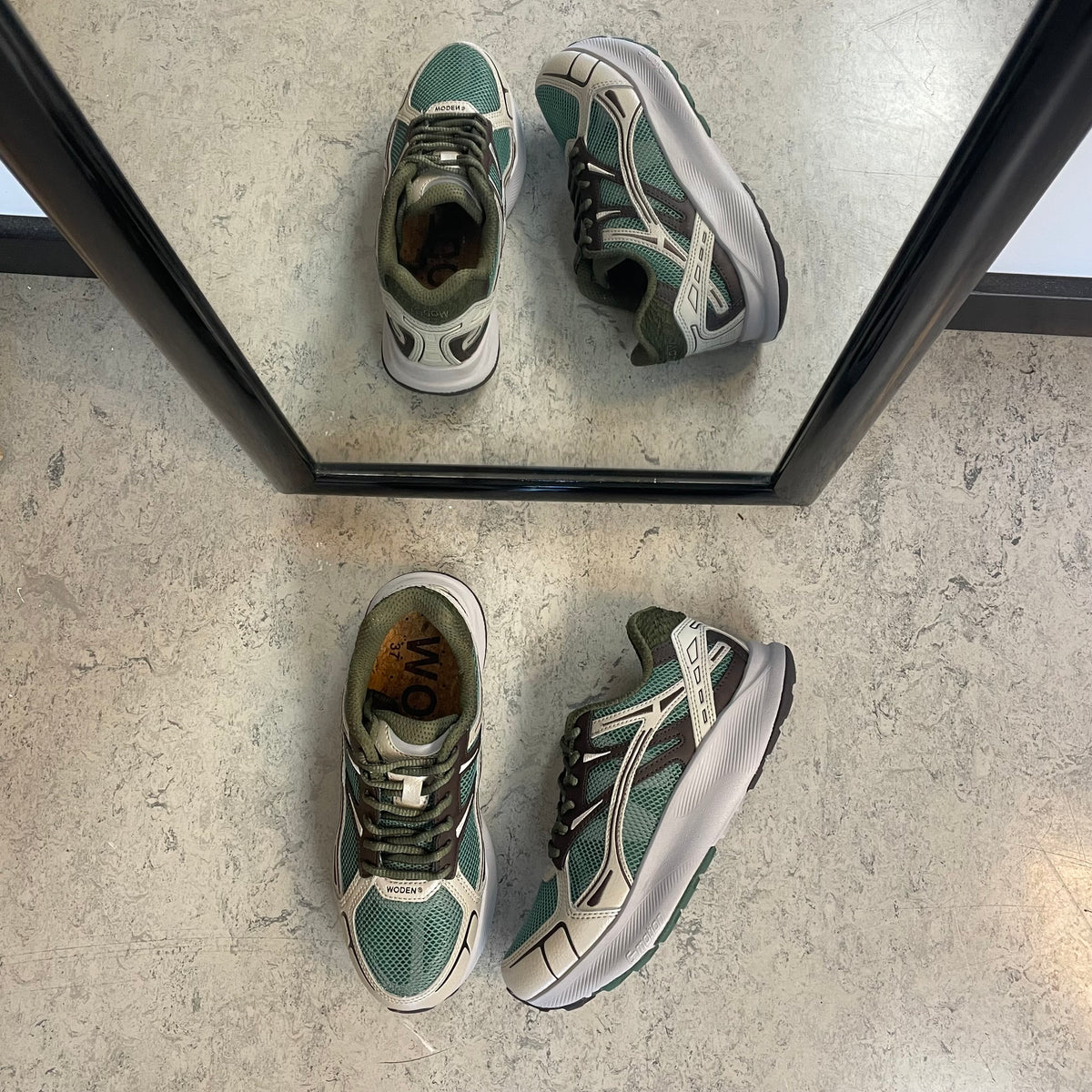 Woden Freja Runner – olivengrøn/brun sneaker med let gængesål