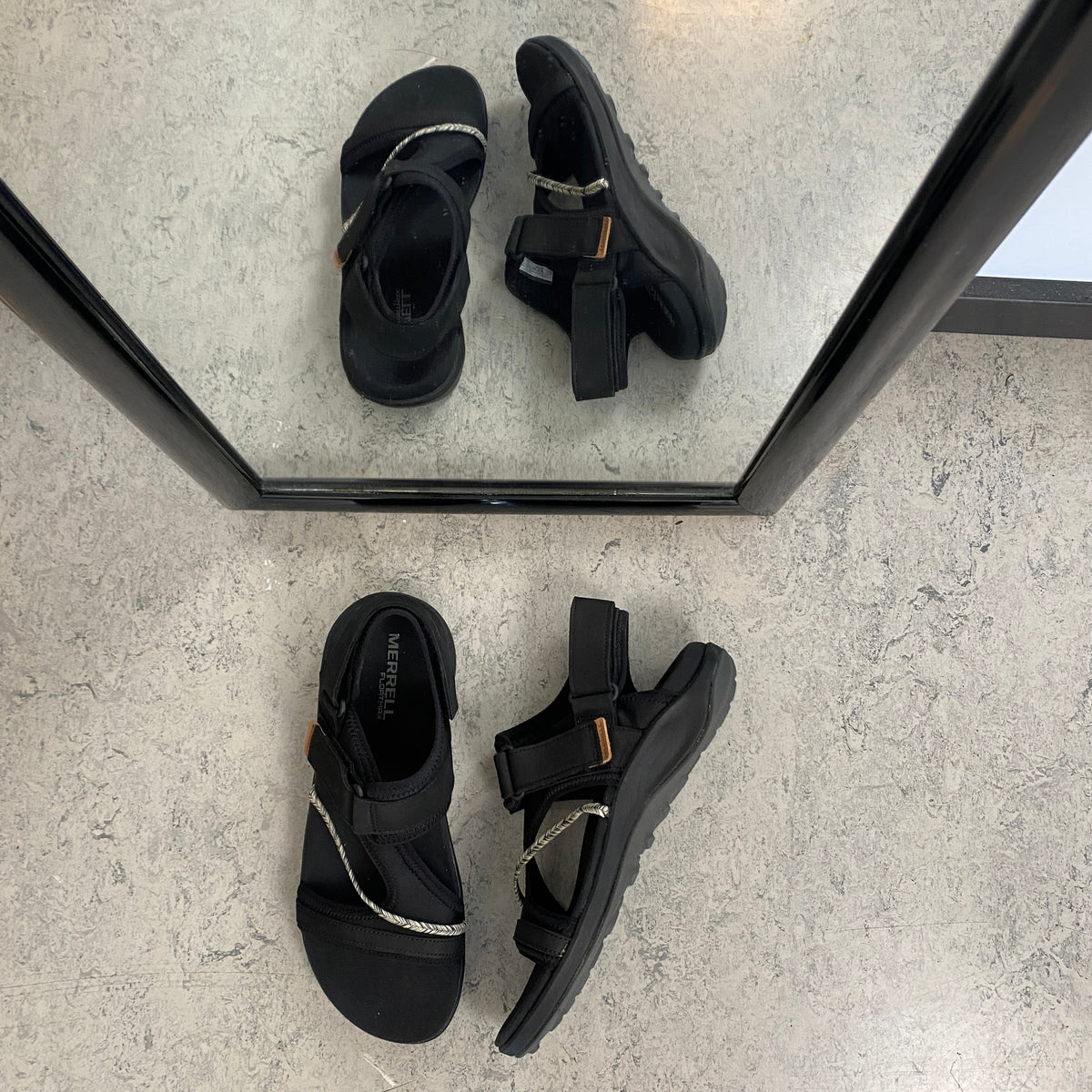Sort Merrell sandal – komfortabel sandal med justerbar pasform