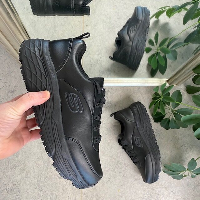 Skechers Work i sort skind med max cushioning såler