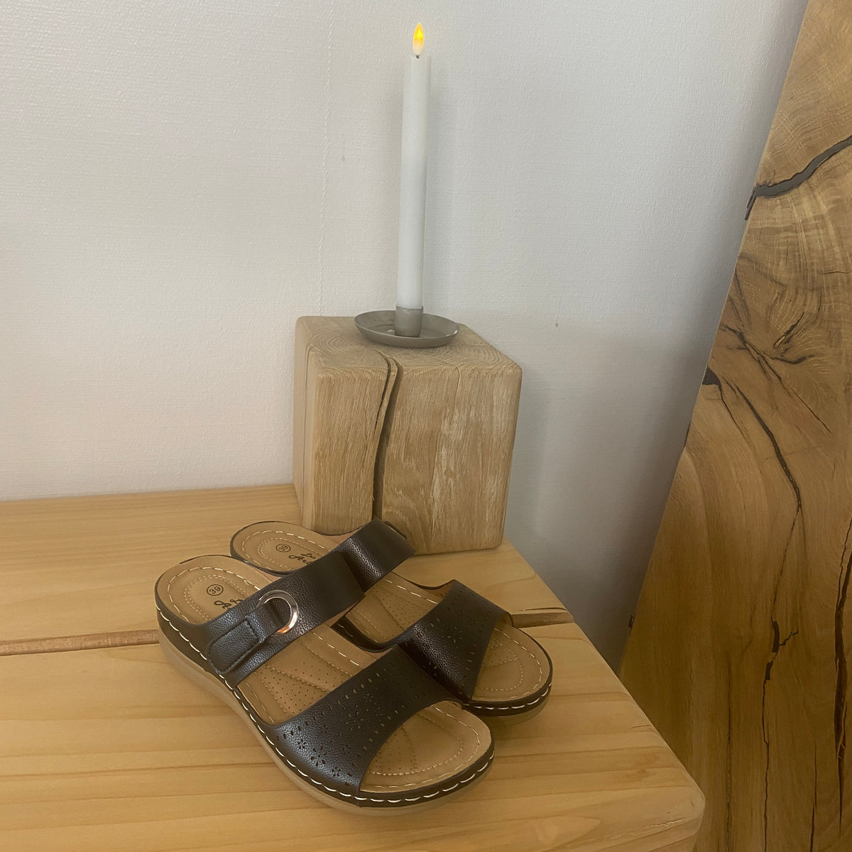 Kilehæl sandal – sort model