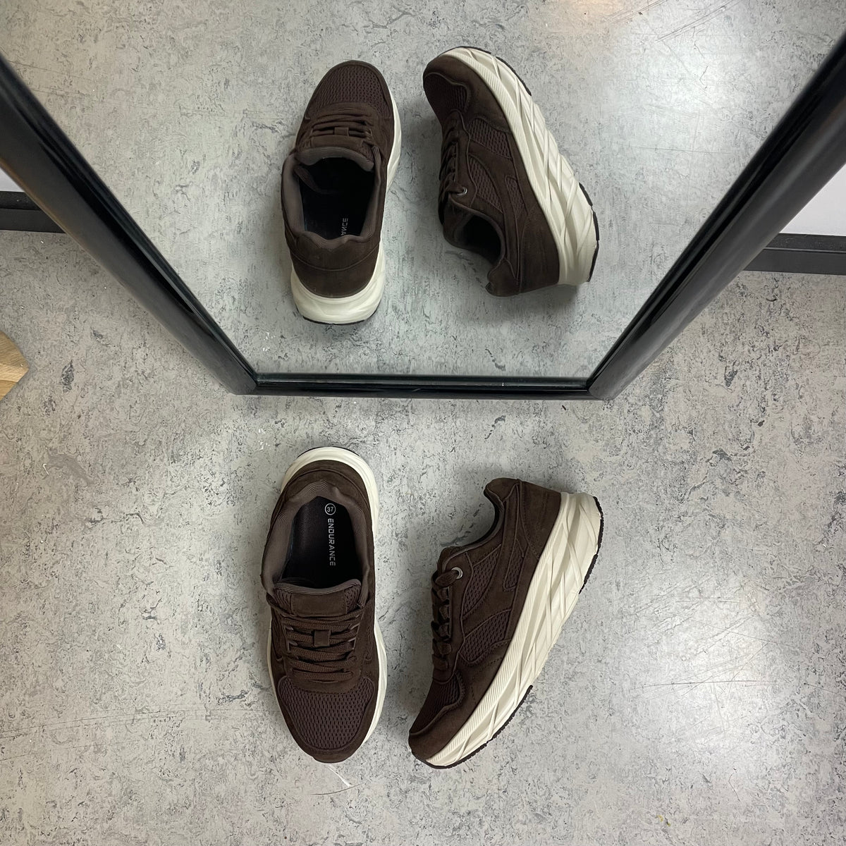 Endurance komfortsko til dame – let brun sneaker