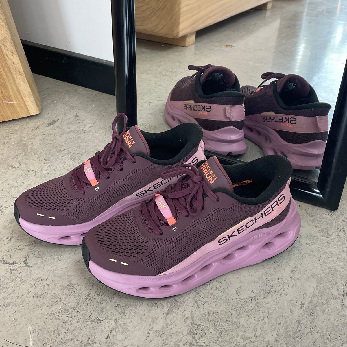 Bordeux Skechers Hands Free Slip-ins Max Cushioning Glide-Step