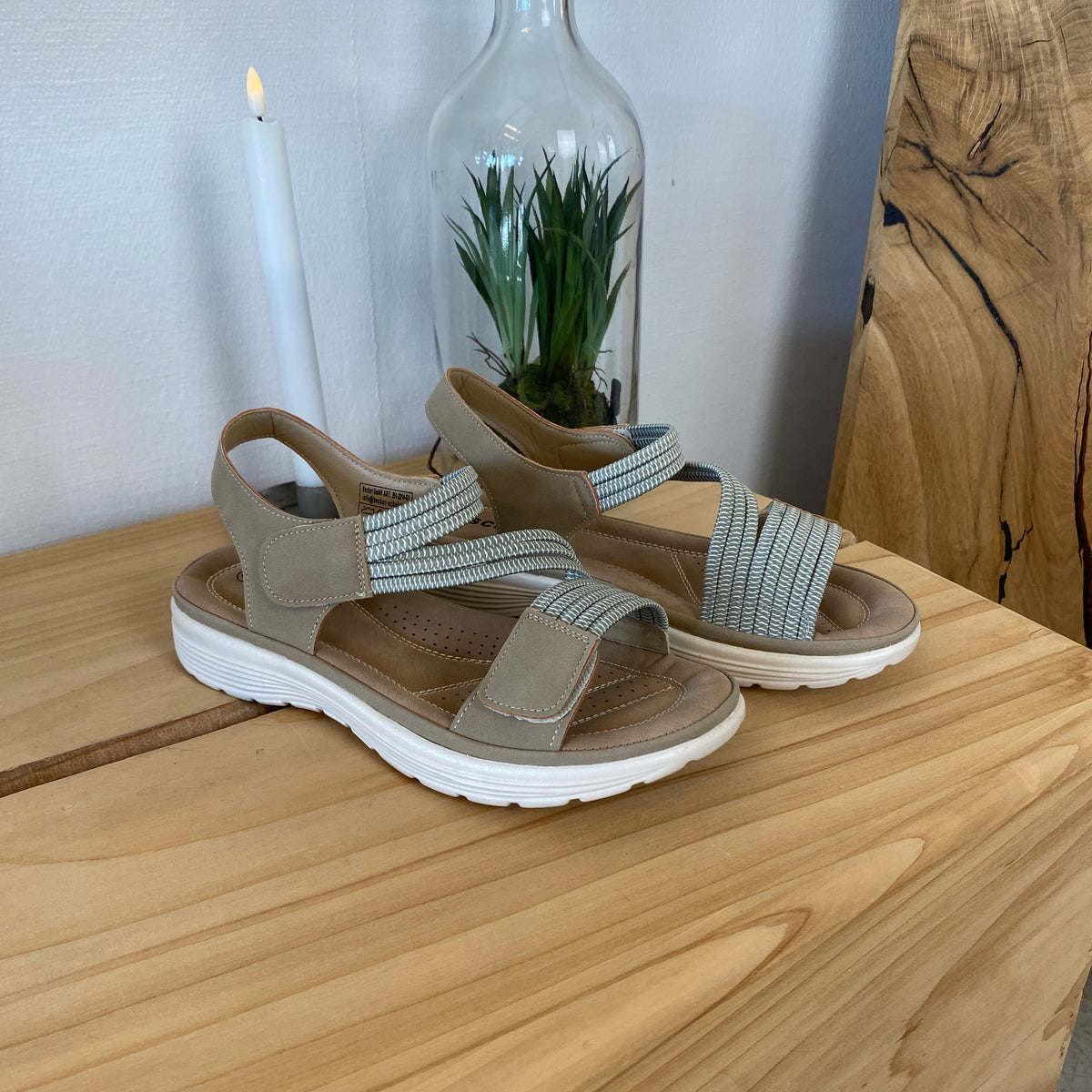 Grøn komfort sandal med elastiske remme – let & støttende