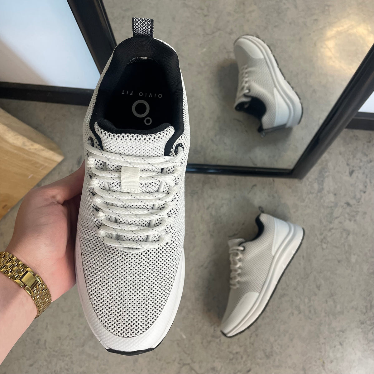 Vandafvisende komfort sneaker i hvid med skridhæmmende sål