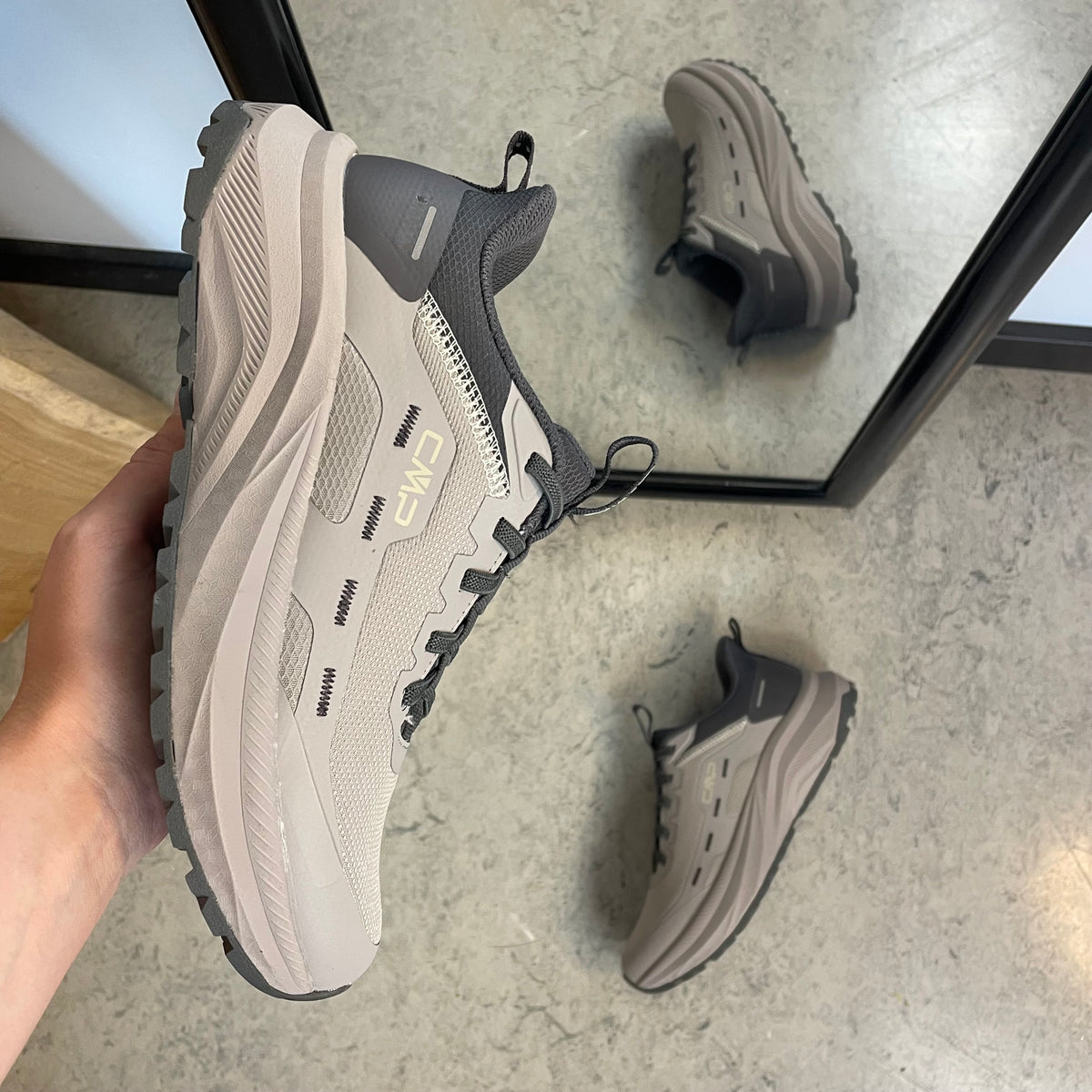 CMP Kymber Easy-Fit – lys grå sneaker med elastiksnørebånd