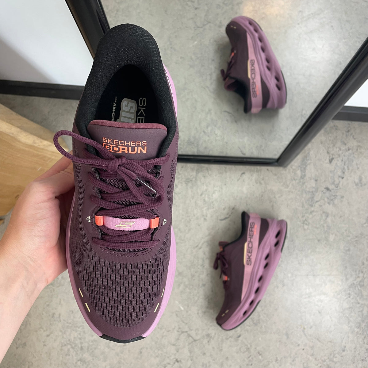 Bordeux Skechers Hands Free Slip-ins Max Cushioning Glide-Step