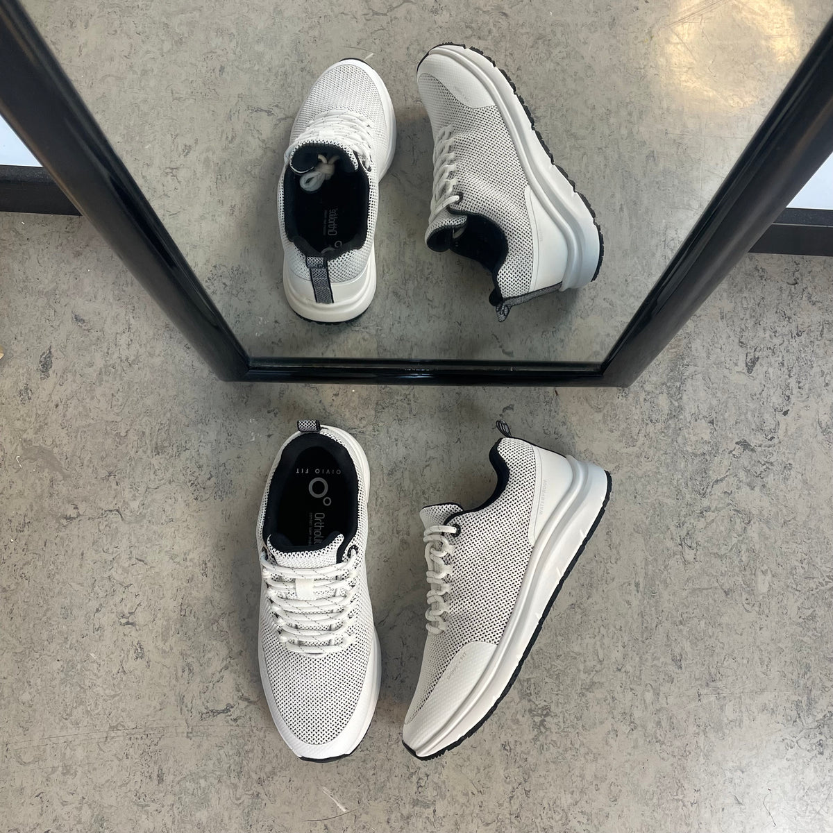Vandafvisende komfort sneaker i hvid med skridhæmmende sål