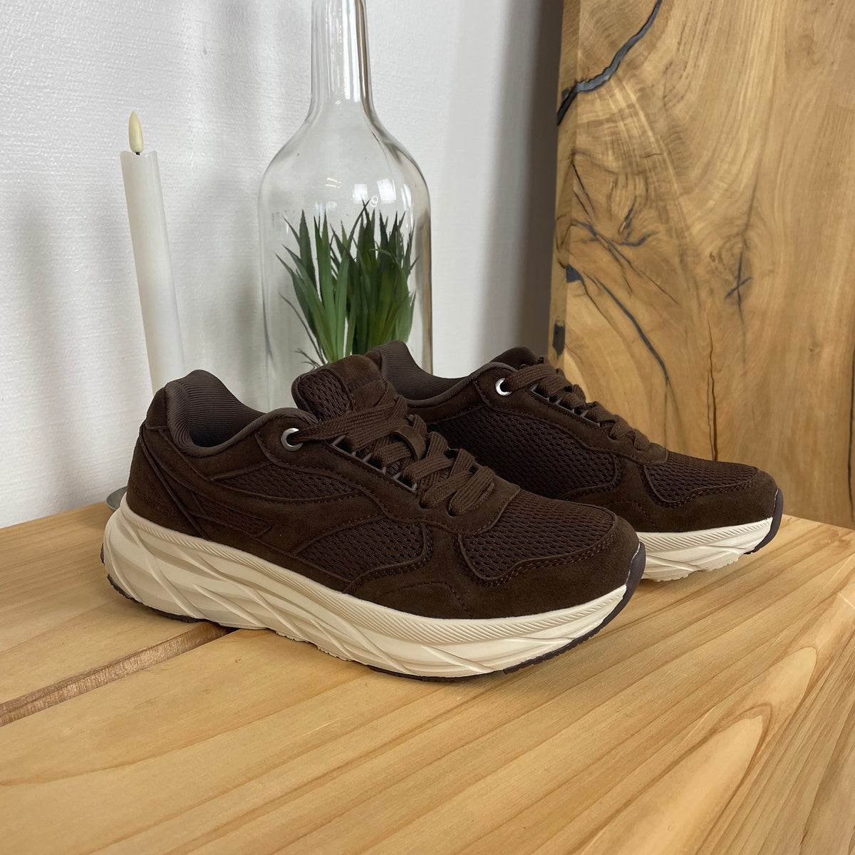 Endurance komfortsko til dame – let brun sneaker