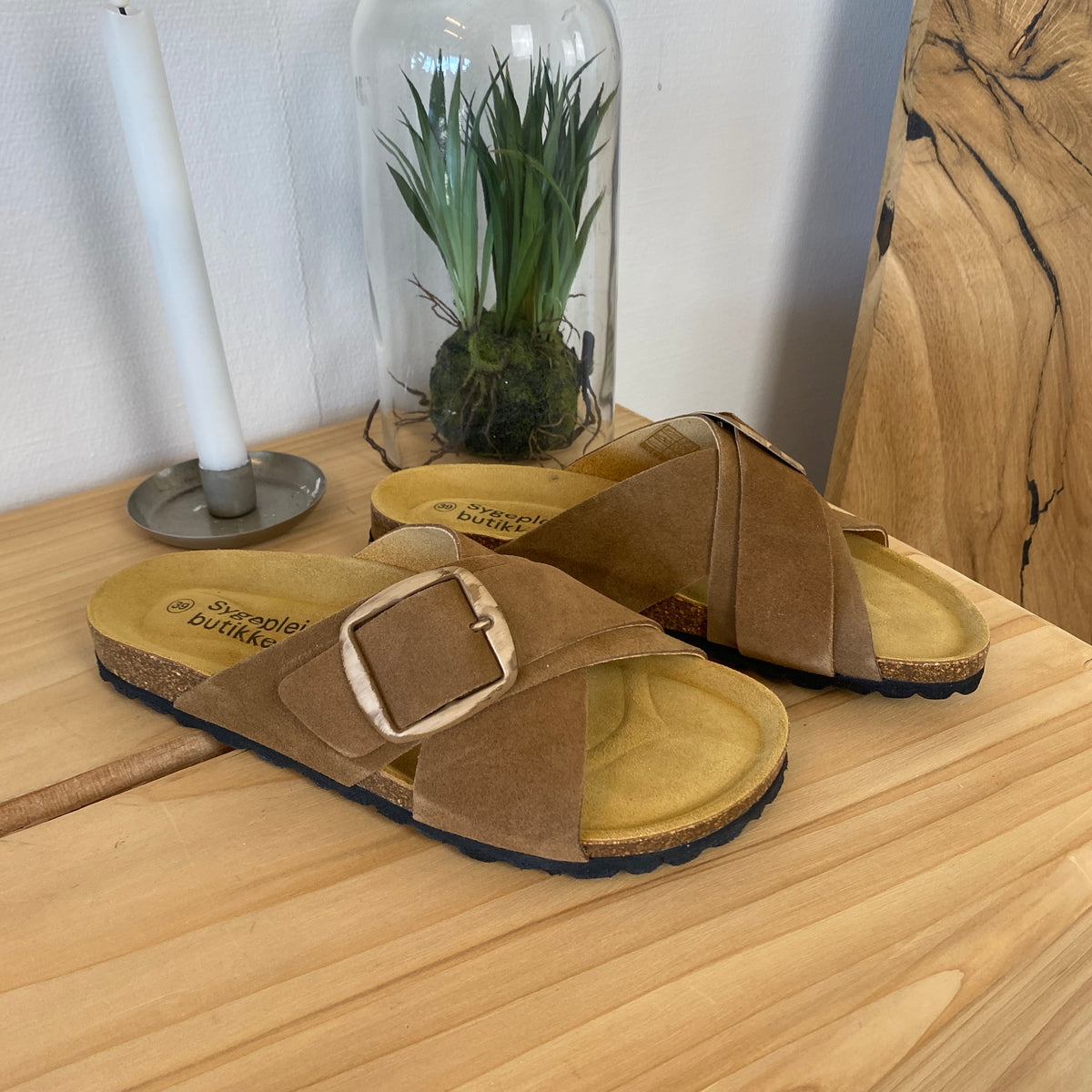 Brun slip on sandal med dobbelt rem