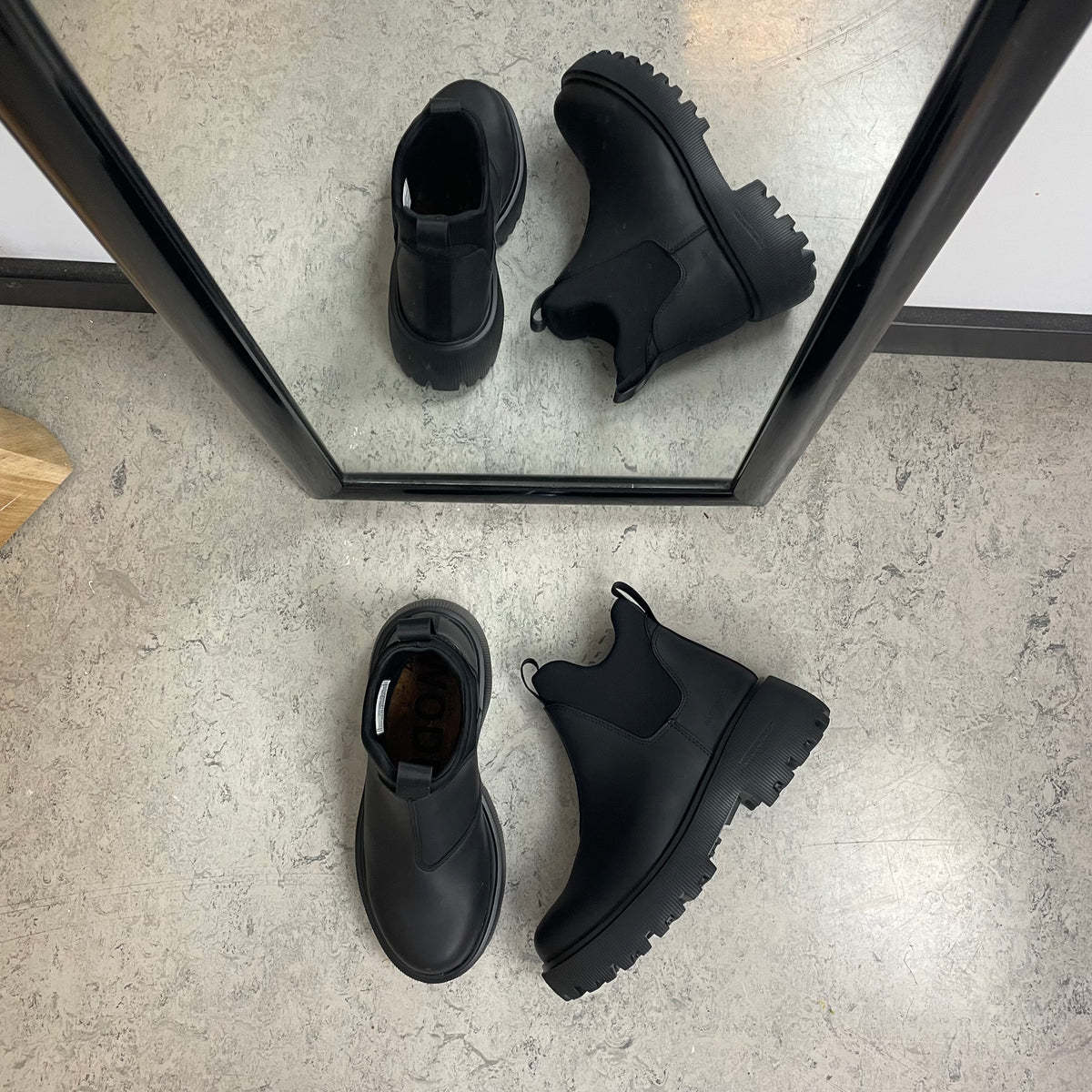Sort WODEN Isabella Waterproof – gummistøvle med stødabsorberende komfort