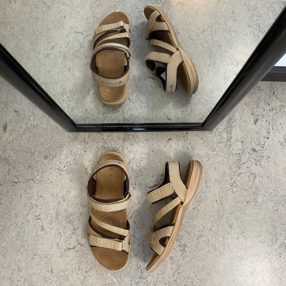 Whistler sandal i beige med stabil sål og justerbar pasform
