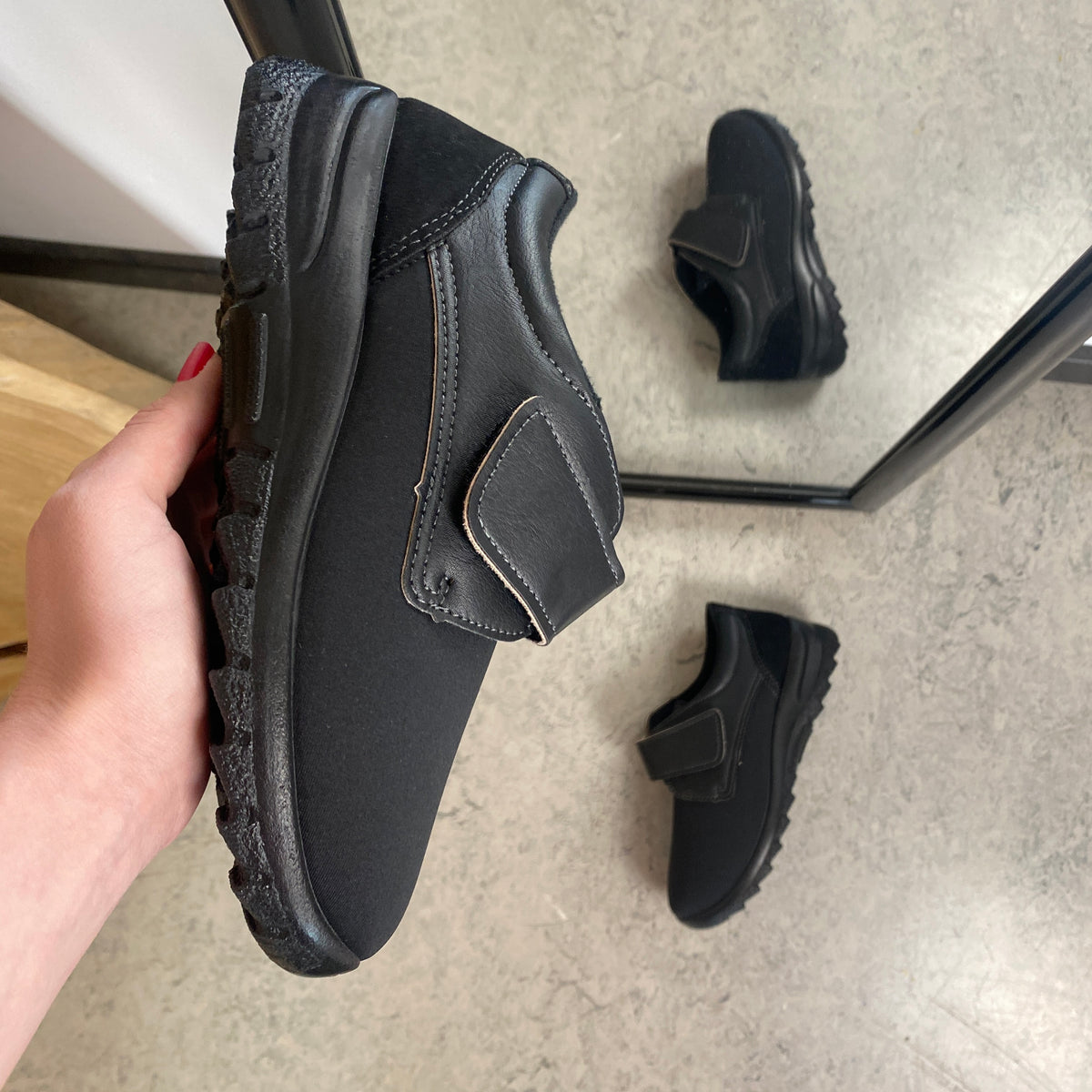 OrtoMed komfortsko med velcro – nem pasform og stabil støtte