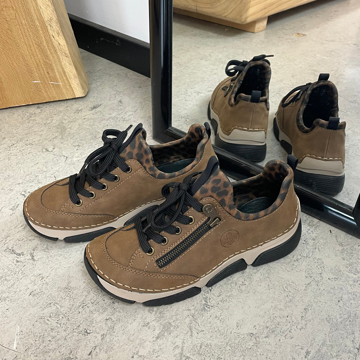 Rieker sneakers til dame i brun med leopard detaljer