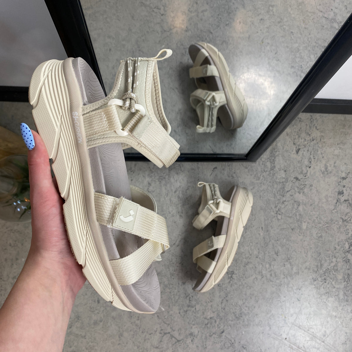 Letvægtssandal fra Sygeplejebutikken - Beige