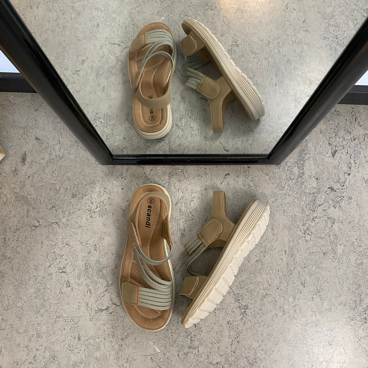 Grøn komfort sandal med elastiske remme – let & støttende