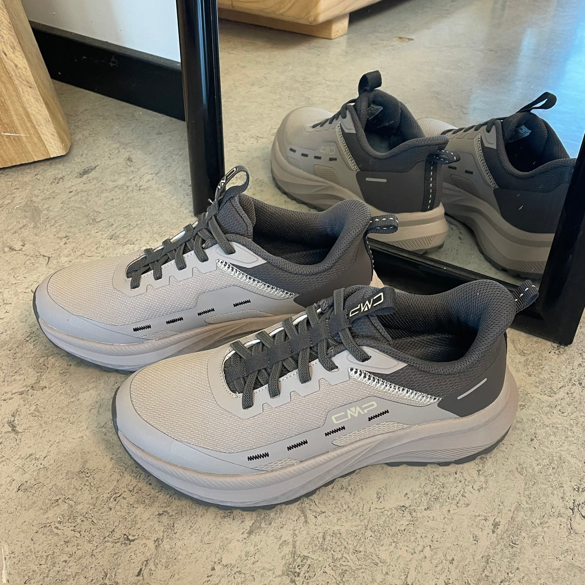 CMP Kymber Easy-Fit – lys grå sneaker med elastiksnørebånd