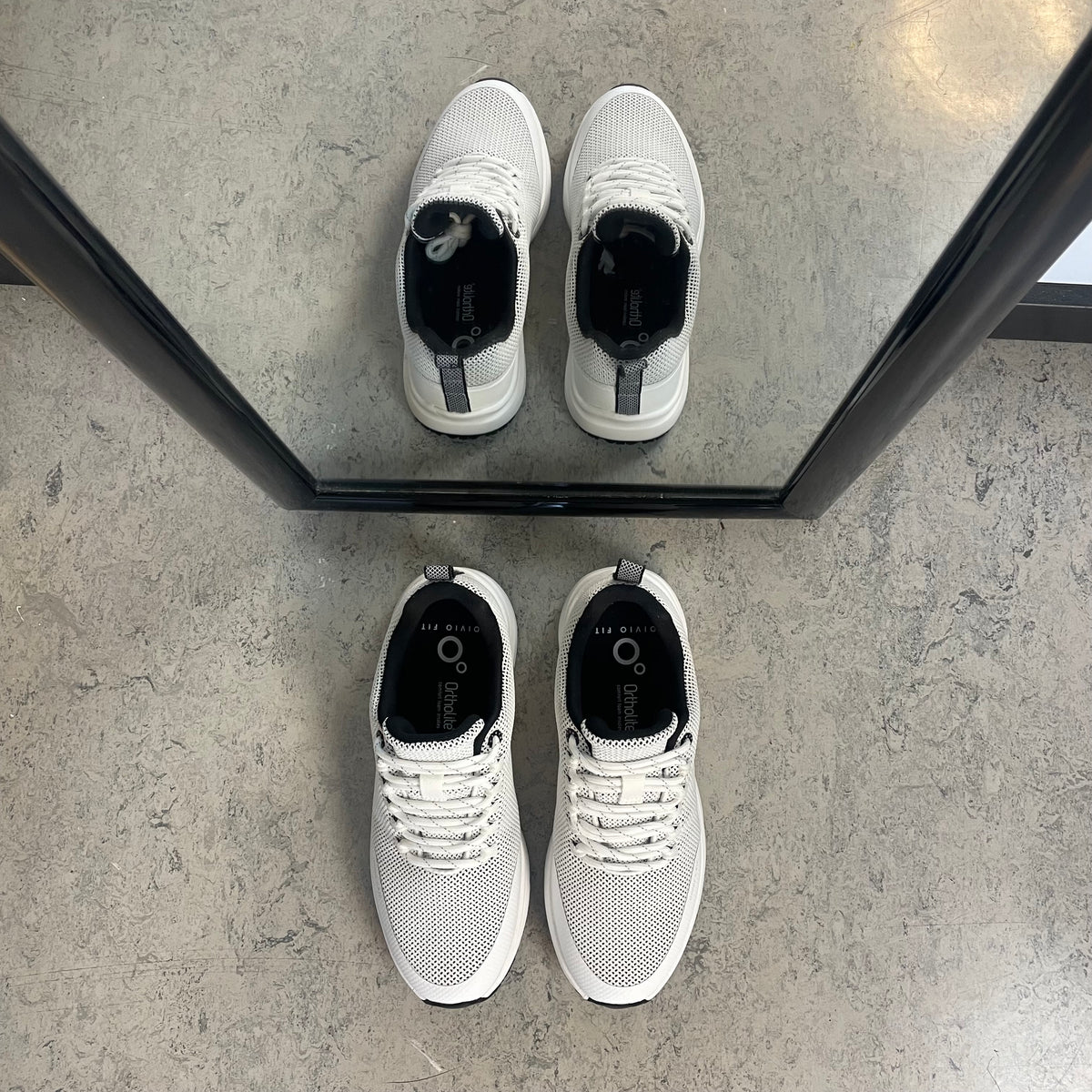 Vandafvisende komfort sneaker i hvid med skridhæmmende sål