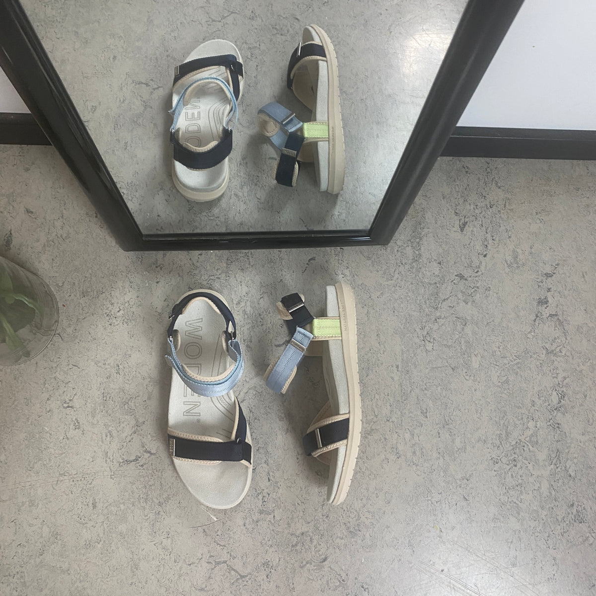 Woden sandal Moonstone Multi i blå, grønne & beige nuancer