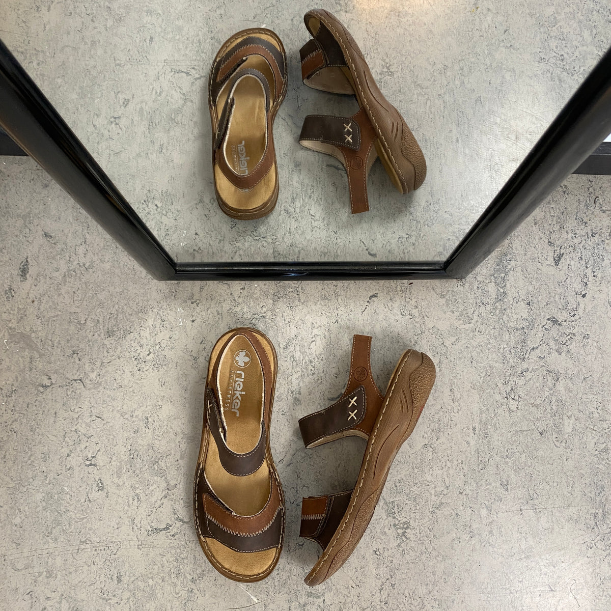 Rieker damesandal brun – klassisk komfort med justerbar pasform