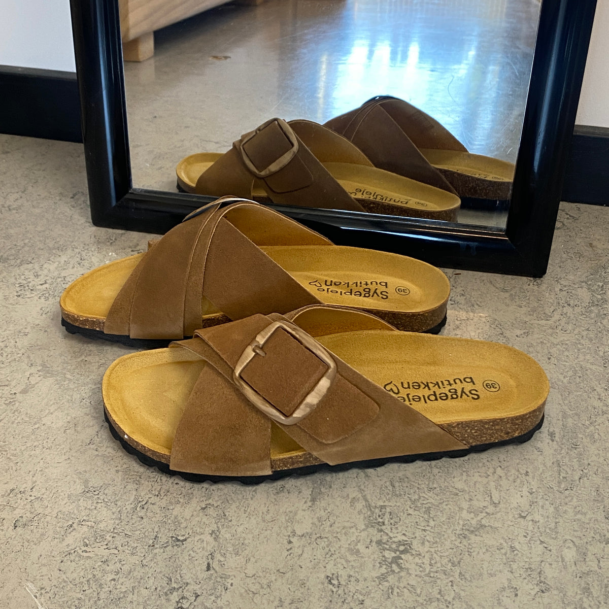 Brun slip on sandal med dobbelt rem