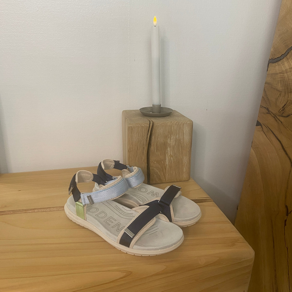 Woden sandal Moonstone Multi i blå, grønne & beige nuancer