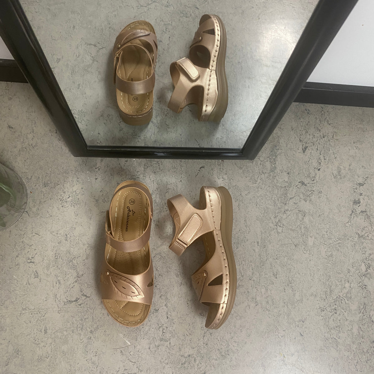 Sandal i Rose Gold – letvægtssandal med feminint udtryk