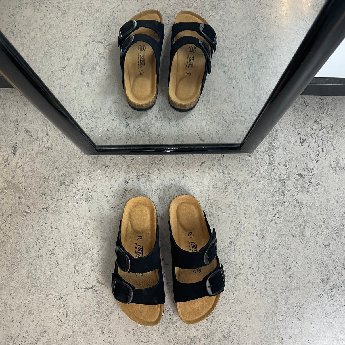 Cruz sandal med justerbar pasform - Sort