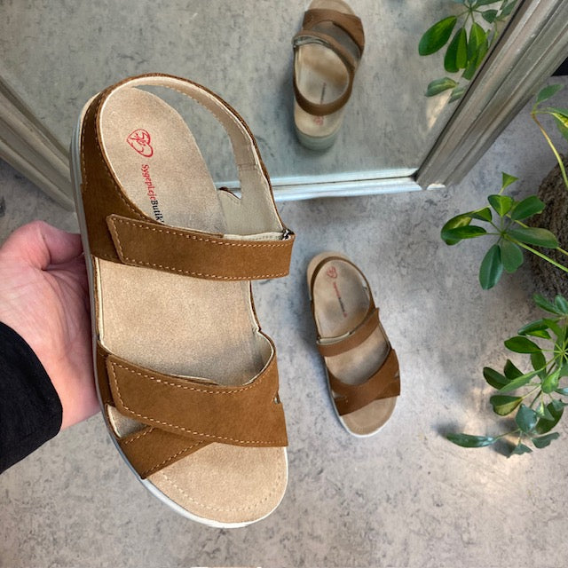 Stødabsorberende brun sandal med aftagelig sål