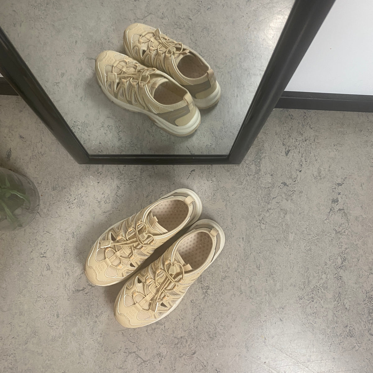 Whistler Puente W Shoe – åndbar sneaker i beige med elastiksnøre