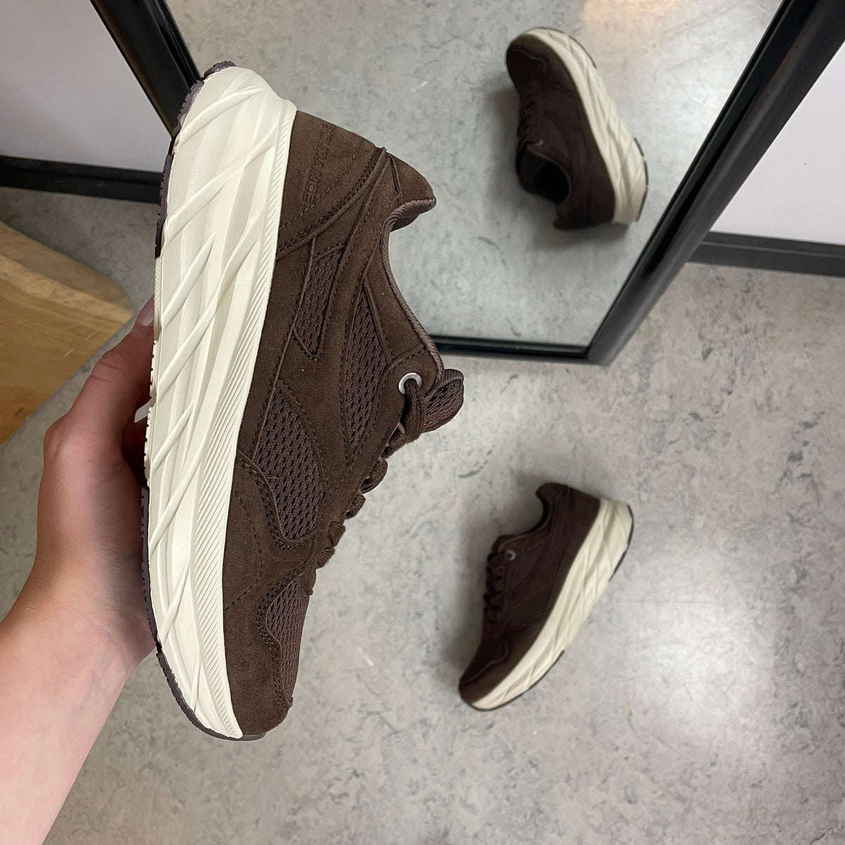 Endurance komfortsko til dame – let brun sneaker