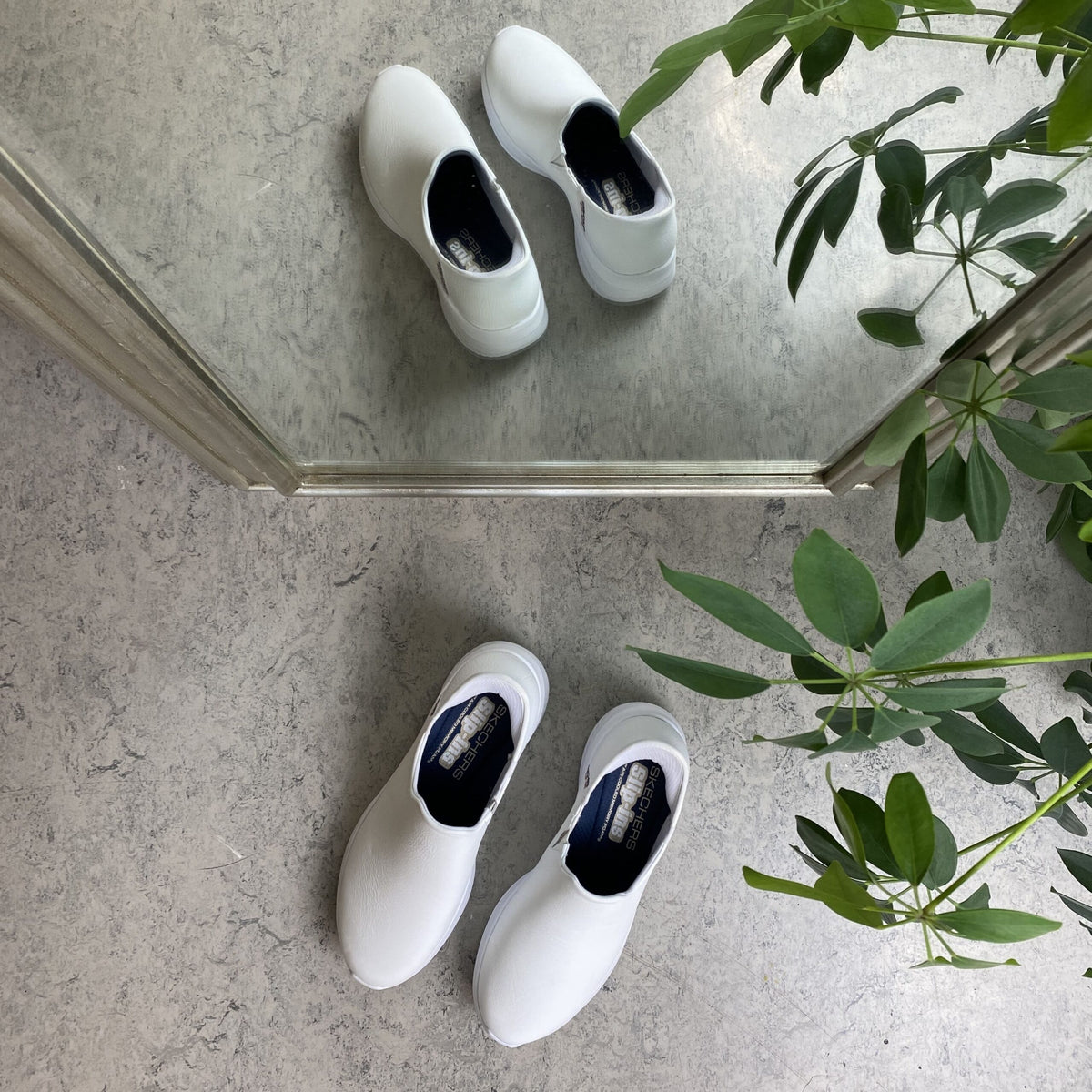 Hvid skind slip-in sko fra Skechers