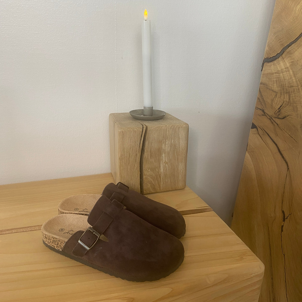Mørkebrun slip on sandal i tekstil med justerbart spænde