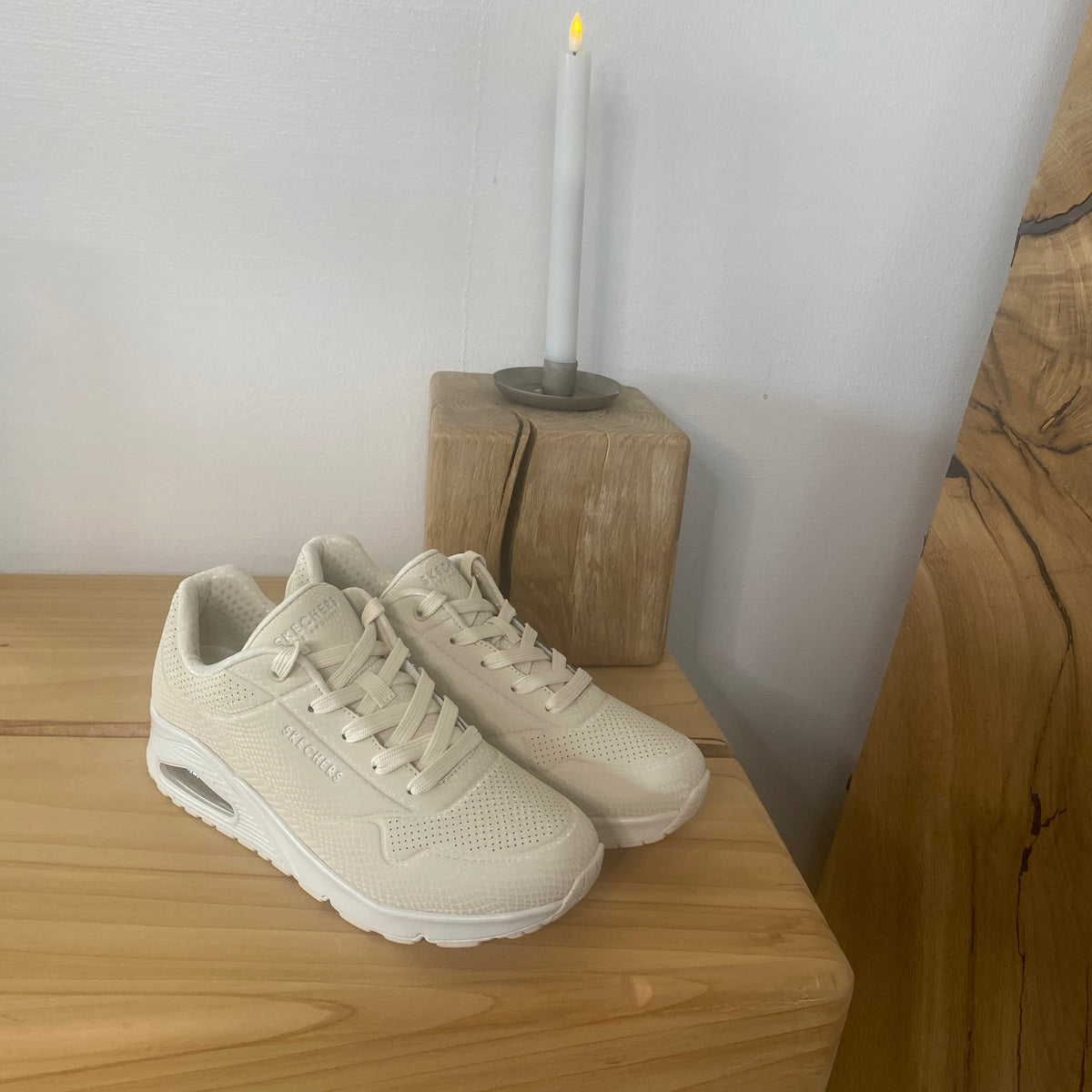 Skechers Street™ UNO – Shiny Scale – Cremehvid