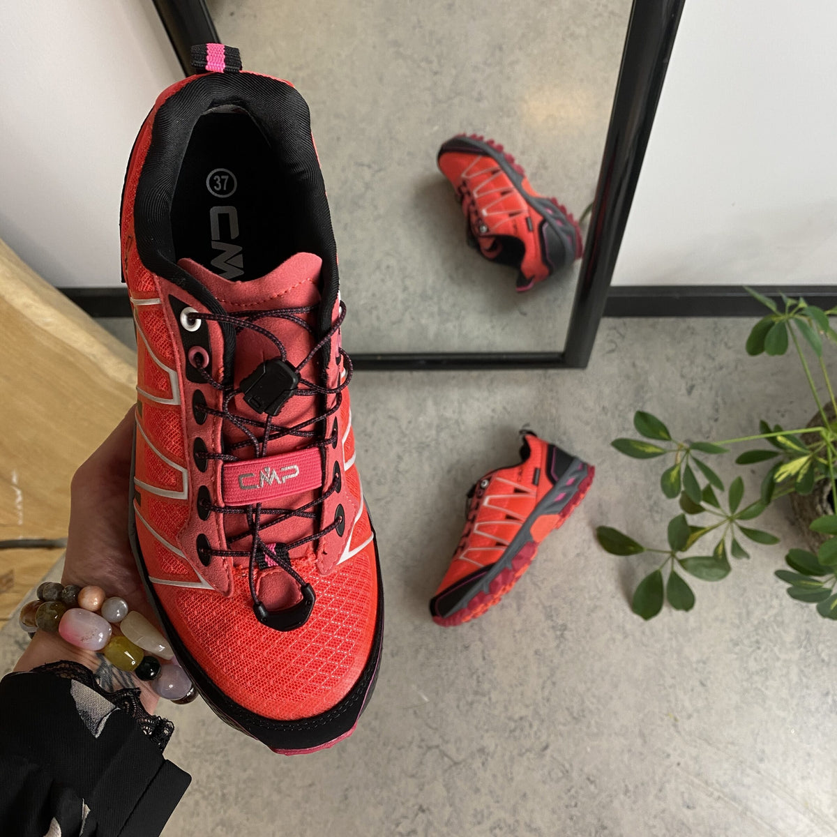 Pink vandresko fra CMP med fine detaljer og justerbar snøre