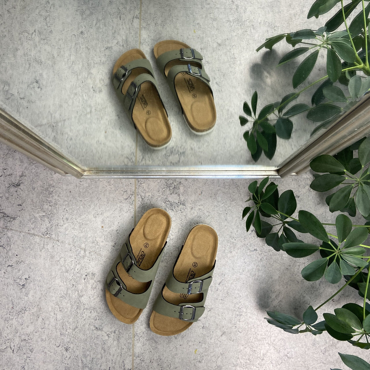 Biosandal i grøn med brede remme