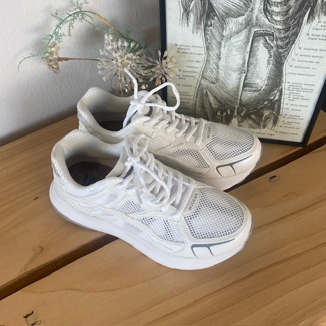 Woden letvægts sneakers med god svangstøtte
