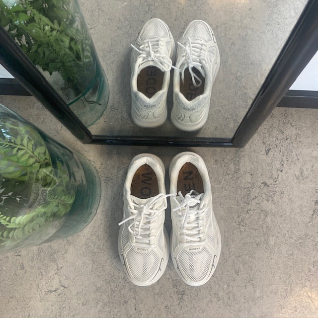 Woden letvægts sneakers med god svangstøtte