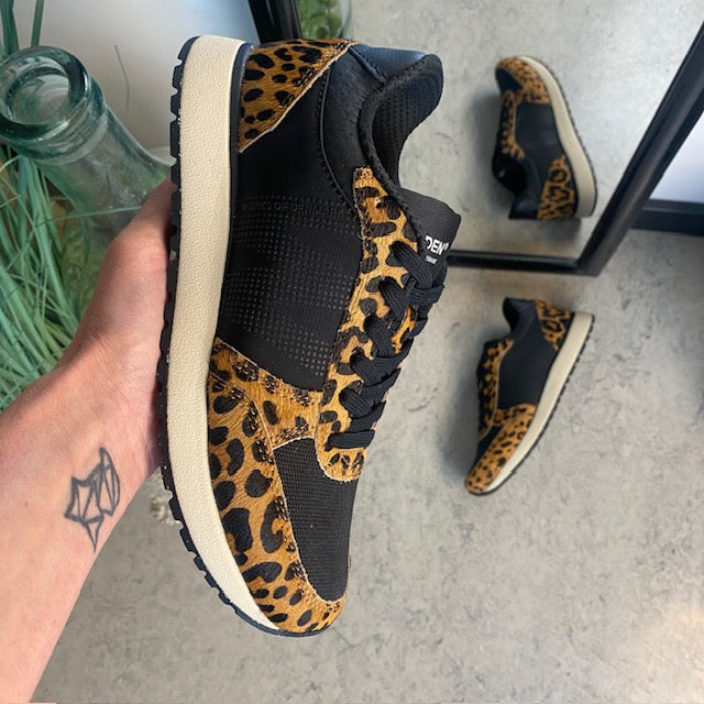Smarte Woden sneakers i sort mix med leopardmønster