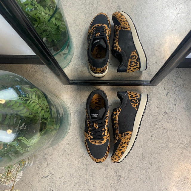 Smarte Woden sneakers i sort mix med leopardmønster